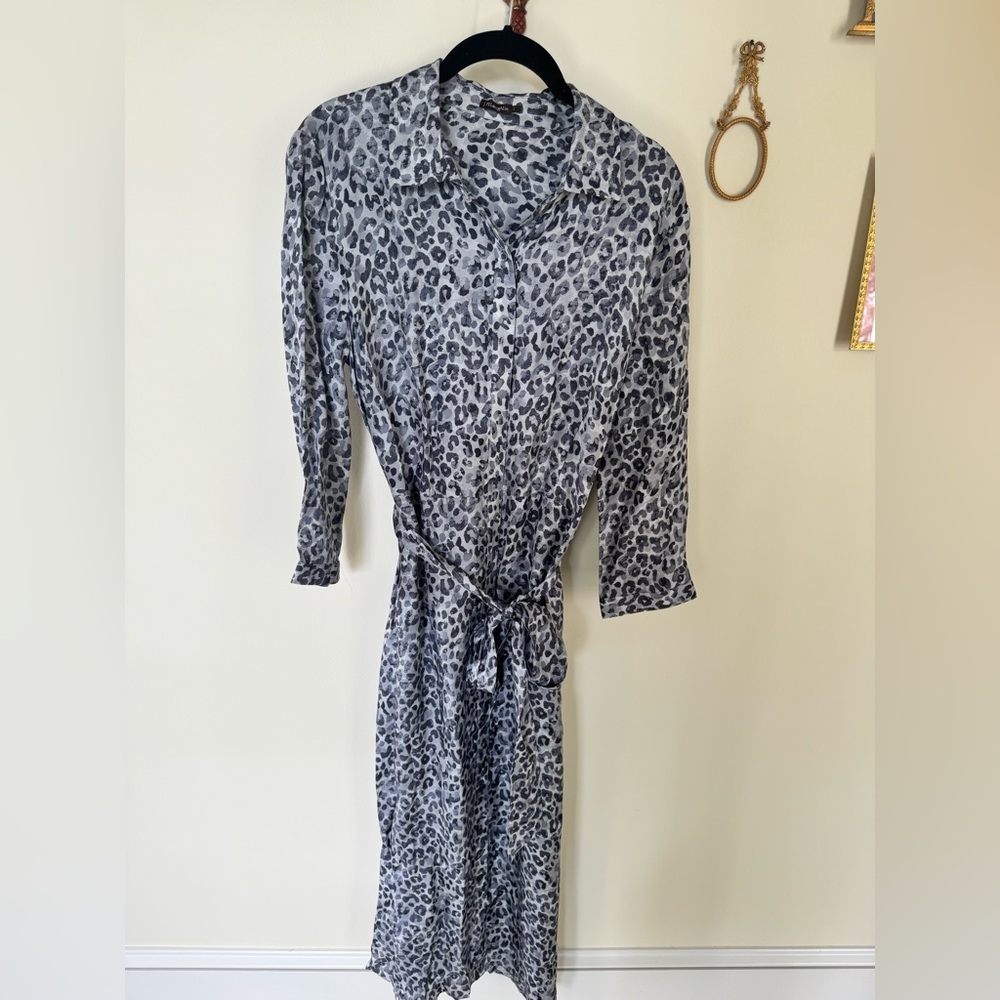 J. McLaughlin Gray Leopard Print Shirt dress